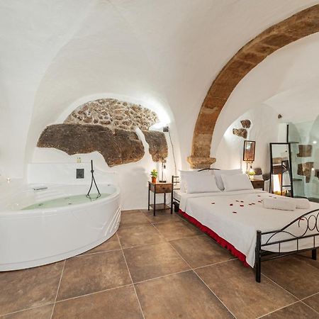 Romantic Loft With Jacuzzi In The Castle Castelsardo Luaran gambar