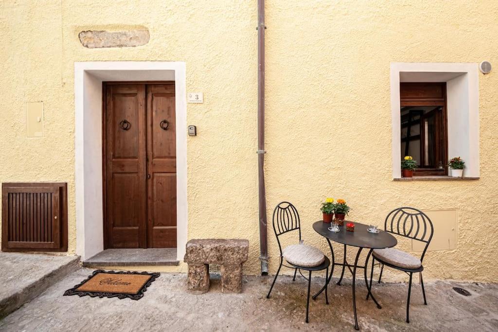 Romantic Loft With Jacuzzi In The Castle Castelsardo Luaran gambar