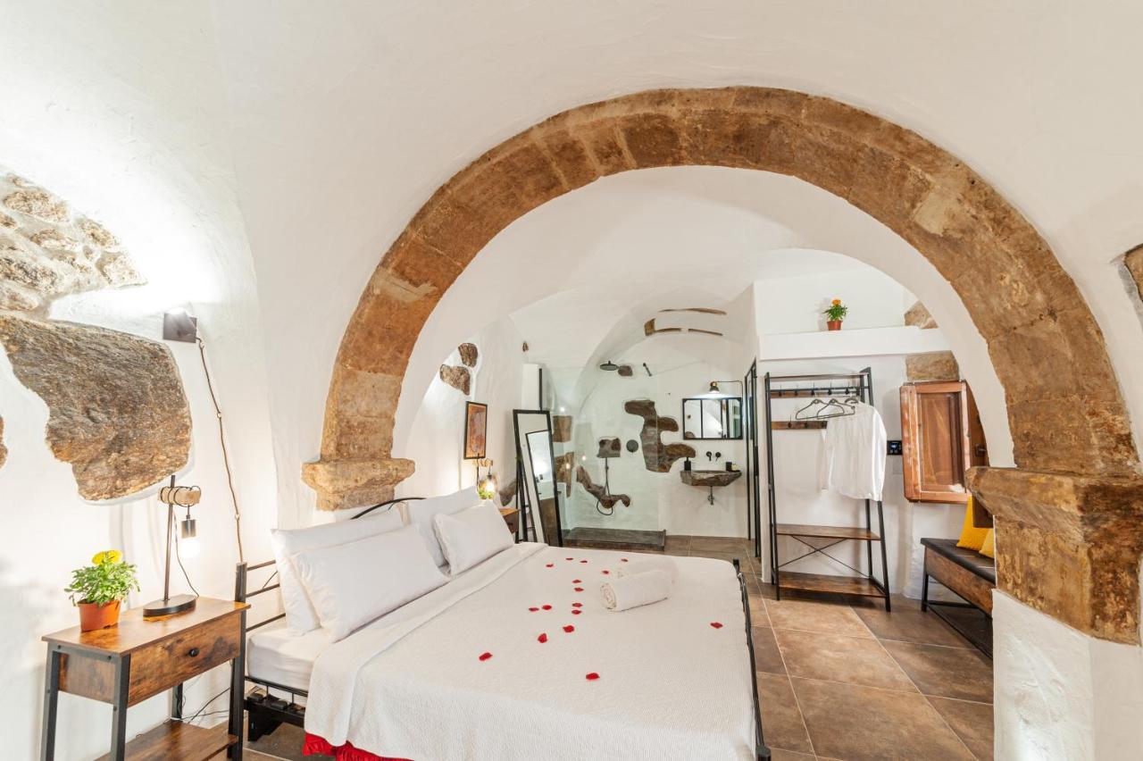 Romantic Loft With Jacuzzi In The Castle Castelsardo Luaran gambar