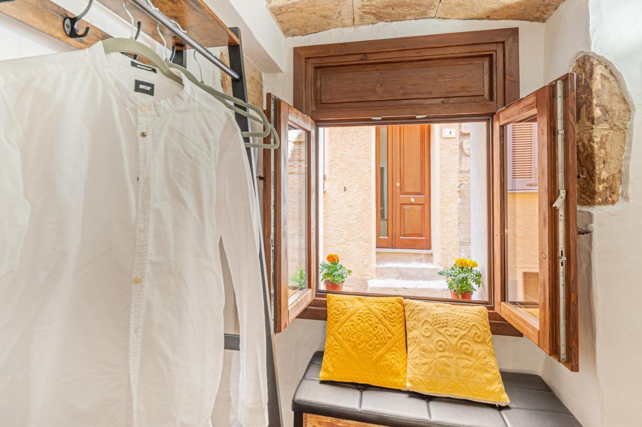 Romantic Loft With Jacuzzi In The Castle Castelsardo Luaran gambar