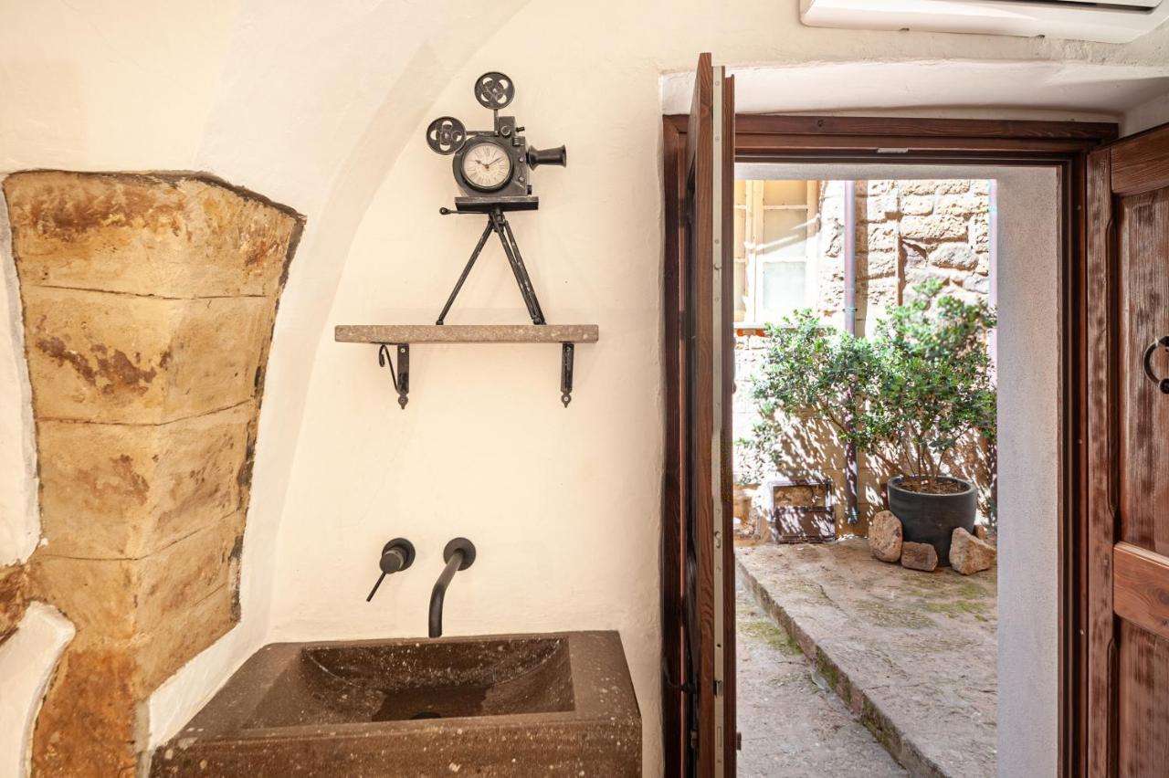 Romantic Loft With Jacuzzi In The Castle Castelsardo Luaran gambar