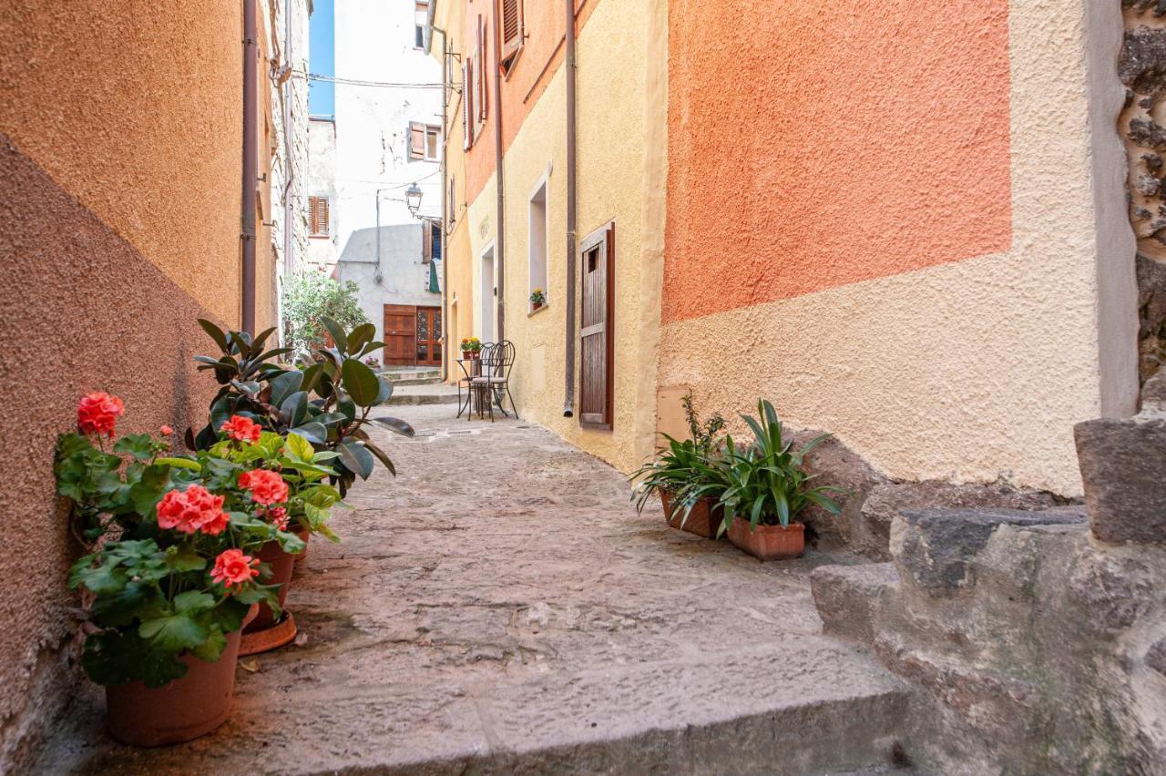 Romantic Loft With Jacuzzi In The Castle Castelsardo Luaran gambar
